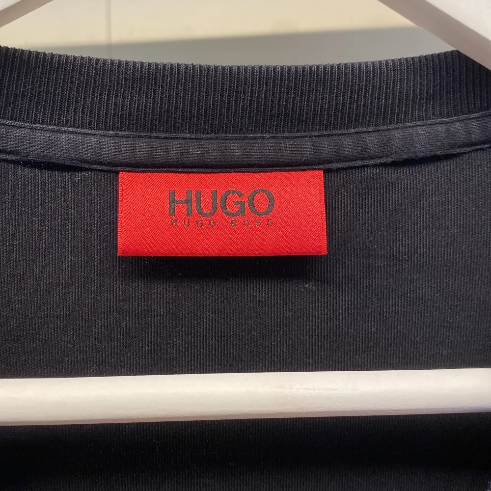 Hugo boss tröja storlek S Köpare står för frakt (66kr). Tröjor & Koftor.