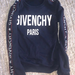 Givenchy  - Stl S fint skick 