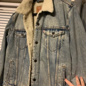 Levis jeansjacka  - Bra skick, inga skador. Storlek medium 