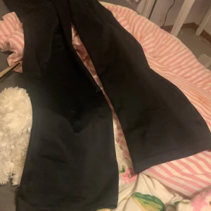 Lågmidjade costym/udsvängd byxor i storlek xs/s - Balera byxor från Zara tror jag har dragit bort lappen