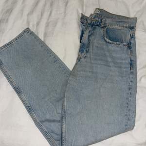 Jeans från GinaTricot, knappt använda. Som nya❤️ Frakt står köparen för (spårbar frakt) 