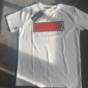 Dsquared 2 T shirt - Helt ny aldrig använd  Du betalar frakt