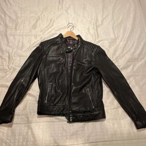 Snygg skinnjacka från Rockandblue  - Aldrig använd skinnjacka i storlek S från Rockandblue.