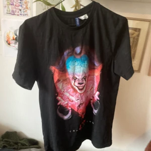 Pennywise t-shirt - Från HMs IT-kollektion, storlek S. Bra skick!