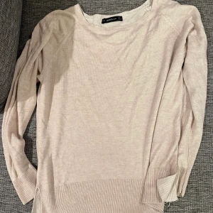 3 stycken Zara tröja  - 1. En tunn tröja Zara 2. Vila S (xs) 3. H&M smal (14y)