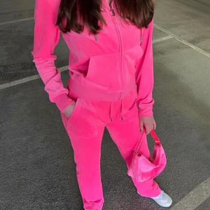 Helt nytt juicy set  - Helt nytt juicy set som aldrig är använt! Färgen ser ut som på första bilden 💗 storlek S 