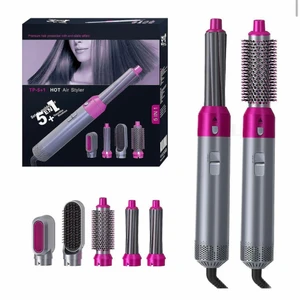 HOT Air Styler  - Köpte denna Air Styler för ungefär en månad sedan men eftersom jag nästintill aldrig fixar mitt hår så kommer den inte till så mycket användning. Testad en gång sedan aldrig använd 