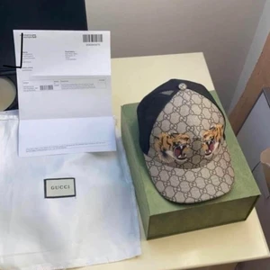 Gucci keps i tiger (äkta) 1800 - Äkta Gucci keps i tiger till salu pris kan diskuteras Bara skriv 😊