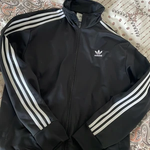 Adidas tracktröja - Strl L. 300 + frakt (70 kr)