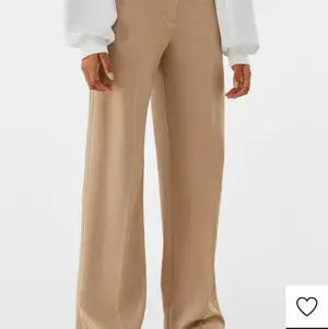 Beiga kostym byxor från Zalando säljer pga att jag inte använder dom längre. passar bra i längden på mig är 171.  Har ingen helkropps spegel därav en bild från internet. kostade 300 kr när jag köpte dom