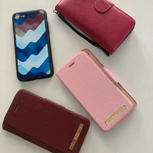 Mobilskal iPhone 6/7/ - Färgglada mobilskal, tre st plånboksfodral och ett oandvänt baksideside skal. Väll använda men i okej skick. 30 kr/ st för plånboksfodralen. Två av dessa är ideal of sweden skal. 15 kr för backsida skalet. Paketpris 90 kr. Kan hämtas upp i Nyborg eller mötas up i Kalix.