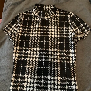 Topp - Ganska liten i storlek , skulle säga Xss/Xs