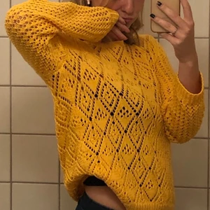 Gul tröja! - Superhärlig gul tröja köpt på humana! Kommer ej till användning, bra skick! 120 kr + Spårbar frakt 66 kr 