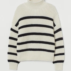 Randig stickad tröja - Säljer denna randiga stickade tröja från HM. Nypris 299. Skriv för fler bilder💘💞💕