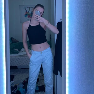 Ljusblå byxor - Såå fina byxor från bondelid som tyvärr är lite stora för mig. Jag är 170 och brukar ha xs💗