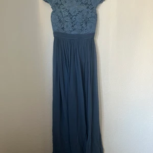 By Malina klänning!  - En vacker klänning med smickrande passform och fina detaljer! Endast använd 2 gånger. 