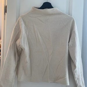 Ginatricot tröja - En tröja från ginatricot i stl S, helt oanvänd 