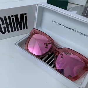 Chimi 08 Guava - Säljer mina fina chimi 08 i färgen Guava💗går inte att köpa längre på hemsidan! köptes i somras och är knappt använda. Originalförpackningen medföljer👍🏼💕 köptes för runt 1300 och säljer för 600!