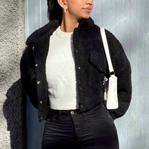 Teddy jacka  - En mycket fin Teddy jacka som har blivit använd ett par gånger men har i helt ny skick.