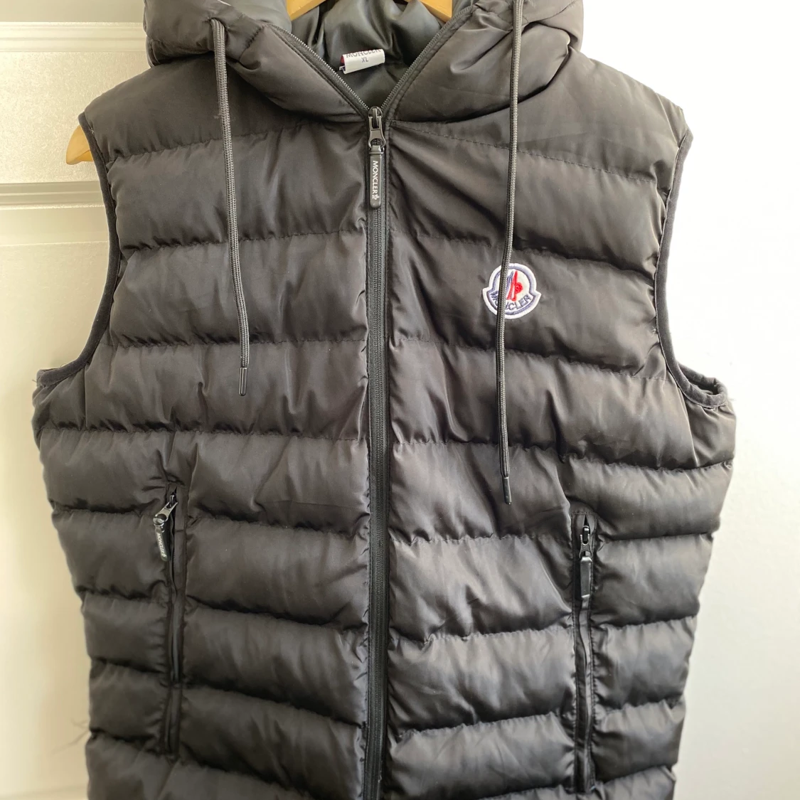 Moncler väst med luva