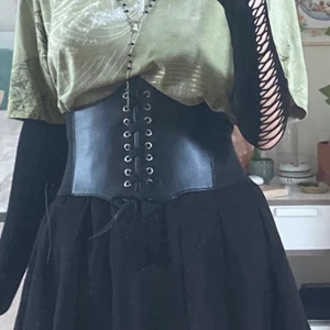 Korsett bälte - korsettbälte som inte kommer till användning, från SHEIN. 50kr+frakt har resor runt så är stretchig 