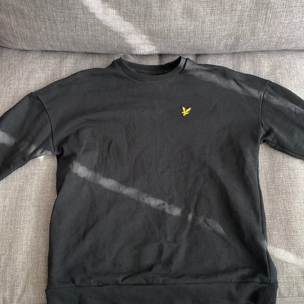 En lyle & scott sweatshirt aldrig använd. Storlek S. Inga slitningar eller fläckar. Svart. Tröjor & Koftor.