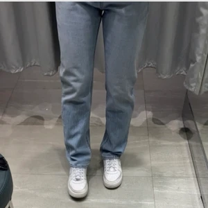 H&M jeans - Jag säljer ett par fina H&M jeans som tyvärr är för stora i midjan på mig. Jätte fina och sköna! (Är 160)