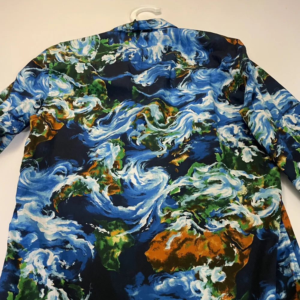 Kenzo Paris skjorta knappt använd i storlek 40 Ny pris 4800. Skjortor.