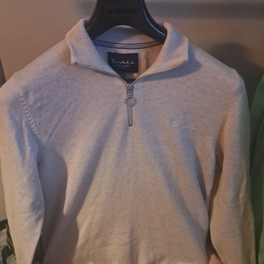 Fräsch vit/beige Bondelid tröja helt oanvänd stl s!. Neuletakit & Villapaidat.