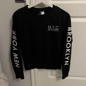 Tröja - Svart tröja med tryck