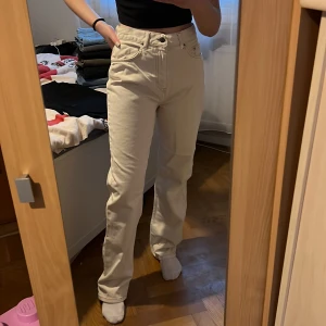 Jeans - Hög midjad långa jeans
