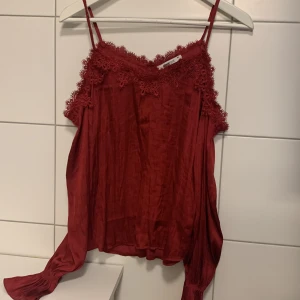 Fin blus  - Fin blus med spets från Gina tricot 