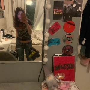 Tröja  - Säljer denna jätte fina tröja med stenar på. Pris kan diskuteras men säljer för 90