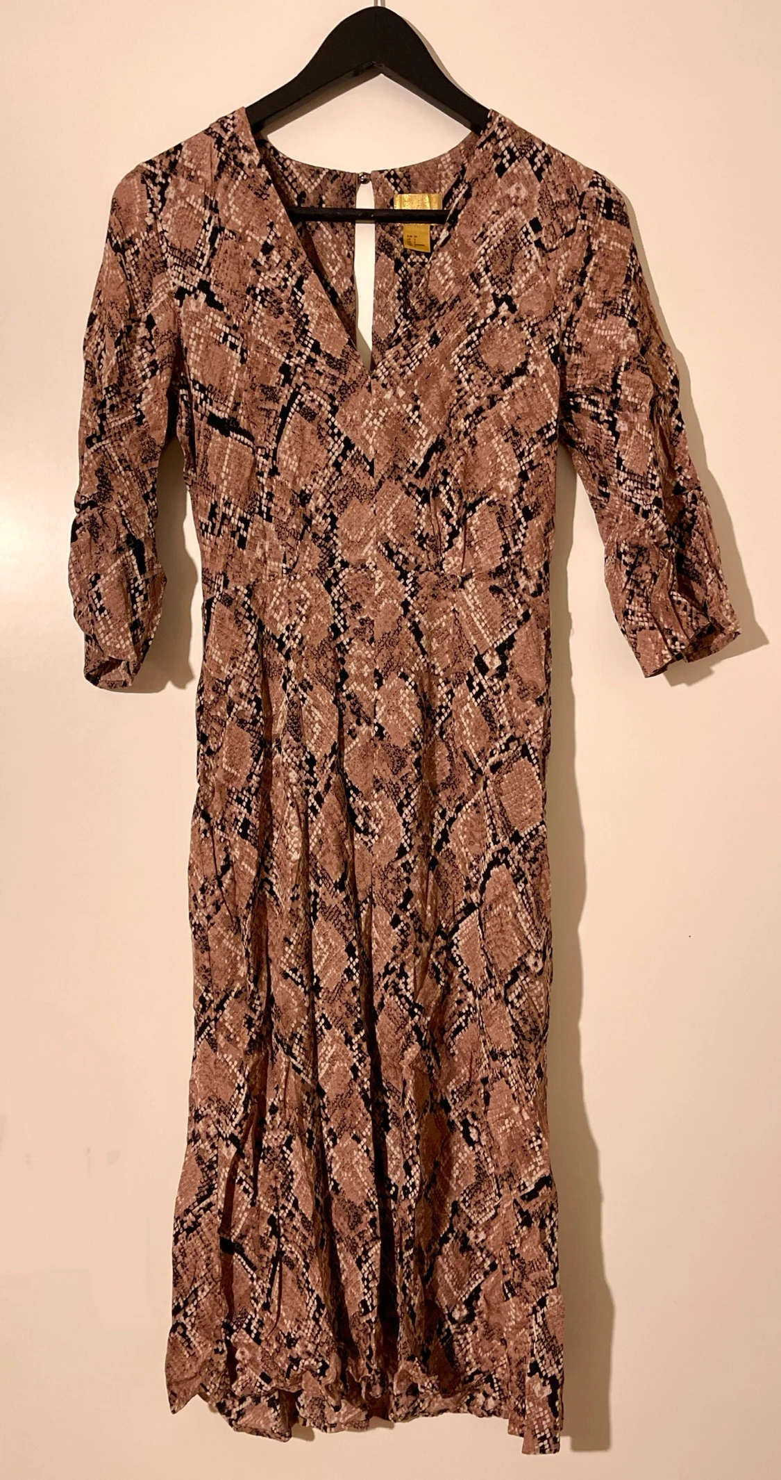 Klänning ormskinns-mönstrad