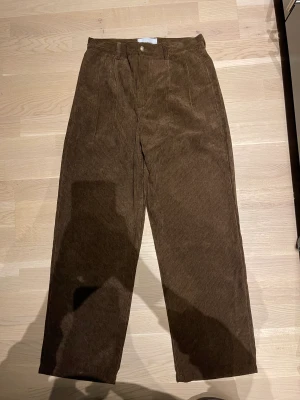Carhartt byxor - Carhartt byxor i helt nytt skick, säljer för de var för små för mig. De är i storlek M men sitter små så skulle säga S. Kontakta mig vid yttligare frågor eller fler frågor📧