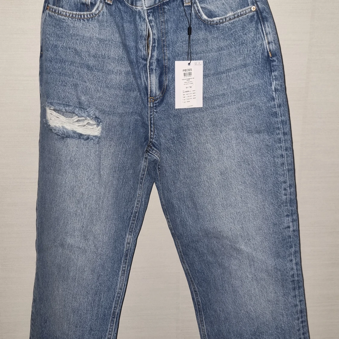 Oanvända jeans 