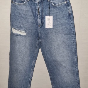 Oanvända jeans  - Oanvända med alla lappar kvar 