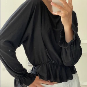 Blus - Blus från Gina tricot som aldrig använts  Frakt ingår 