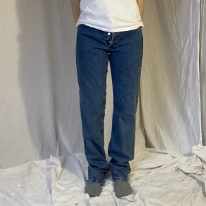 Levis jeans  - Midja-72, innerbenet-86cm  
