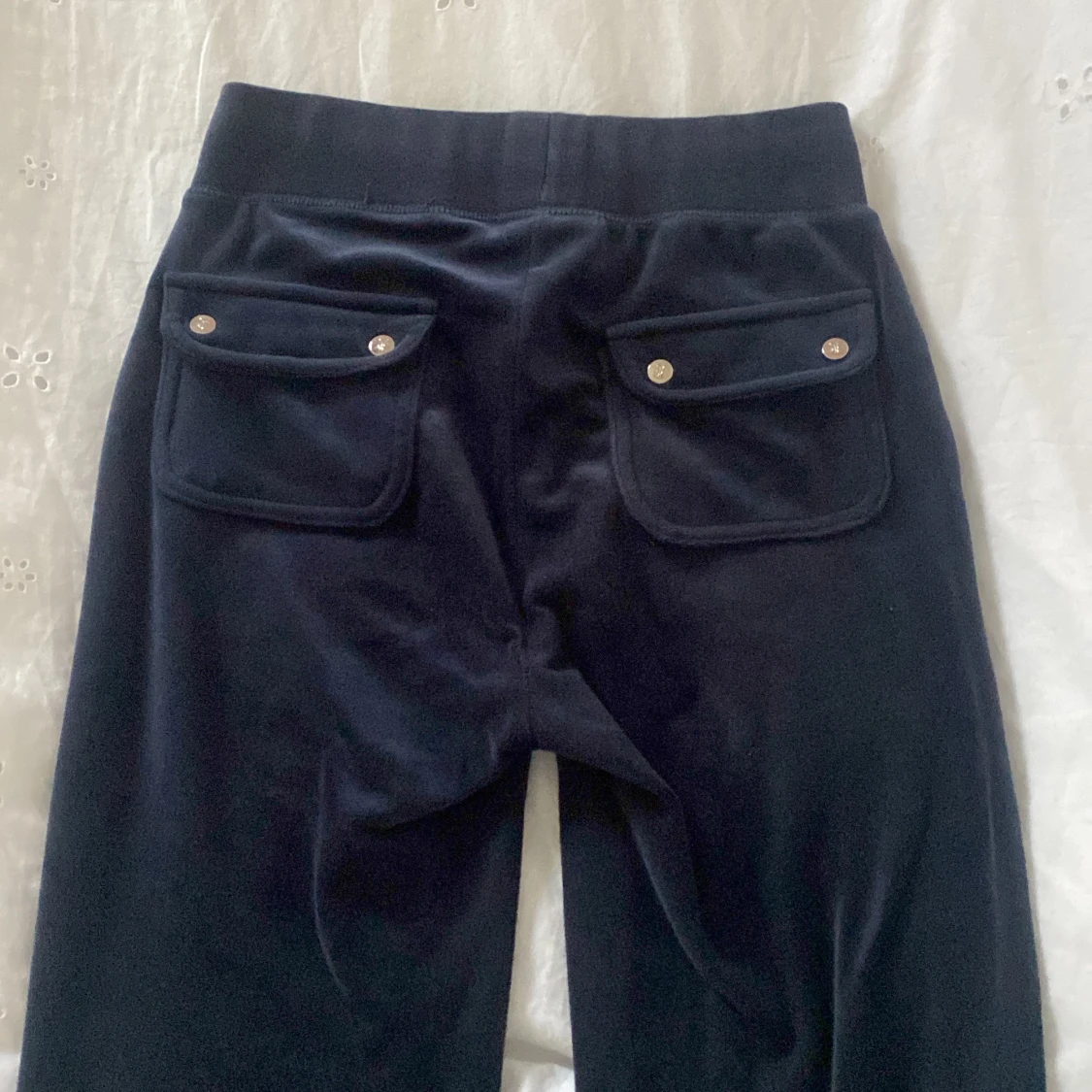 Mörk blåa Juicy byxor - 90