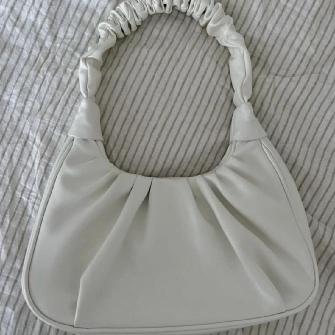 Rynkad slätt fashionabel axelremsväska 