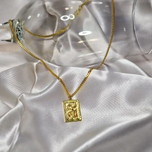 Dragon halsband  - Drake Halsband med 18k guldplätering från bgmbeautycosmetics. Helt ny och oanvänt. Pris 199kr, frakt 26kr. Unisex. Passa på allt. 