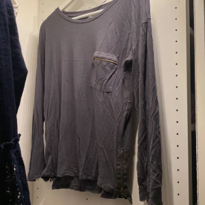 Långärmad  - Säljer denna från mira som aldrig kom till användning tyvärr men är väldigt skön att ha på sig 