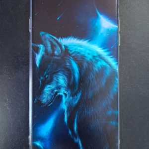 Mobilskal  - Ett jättefint mobilskal till Samsung s8 (lite osäker p tfn,ska kolla) lyser i mörkret, i gummi så den ej halkar i näven,har endast provat den.   Pris 15 kr plus frakt 🌸 Vid frågor vänligen skriv 🌸 Anki