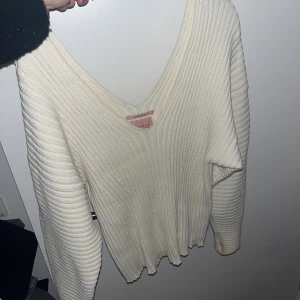 Stickad tröja  - Beige super fin stickad tröja från märket Scotch and soda i stl S. Aldrig använd.  Nypris: Ca 1500kr Finns i Malmö / kan postas mot fraktkostnad