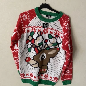 Jultröja Strl. S - Den är lite lång för mig men helt oanvänd. 