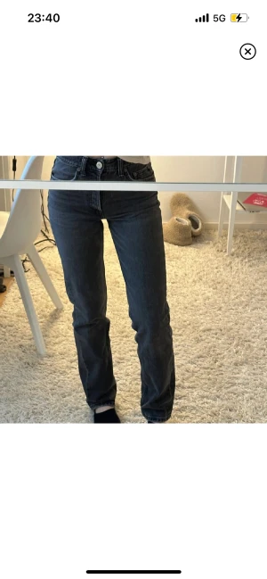 Zara jeans  - Mid/låg miljard zara jeans. Sparsamt använda och bra skick. 