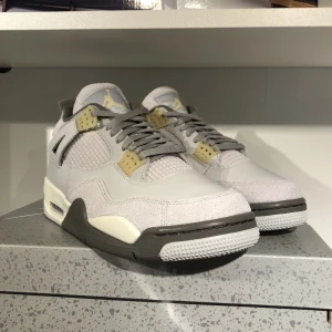 Jordan 4 Craft - Säljer dessa helt nya och oanvända Jordan 4 Craft, Storlek 43. Digitalt kvitto finns från köpet, dom är även legit checkade i legit app, box medföljer. Skriv för fler bilder/frågor.