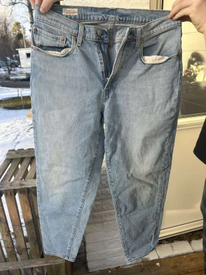 Levis jeans  - Dom är i bra skick då jag nästa aldrig använder jeans 