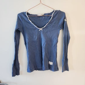 Odd Molly tröja - Långärmad topp från Odd Molly. Supersöt men kommer inte till användning. Hör av dig om du har frågor!